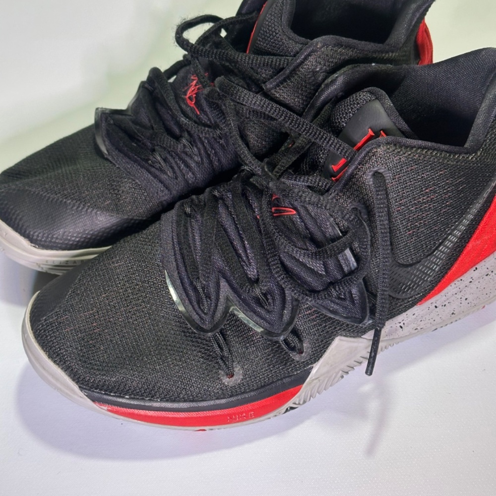 Nike Kyrie 5 GS "Bred" Sneakers Black/Red Youth 4.5Y